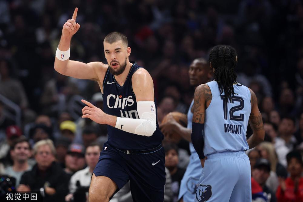 中国队通过 中国队通过